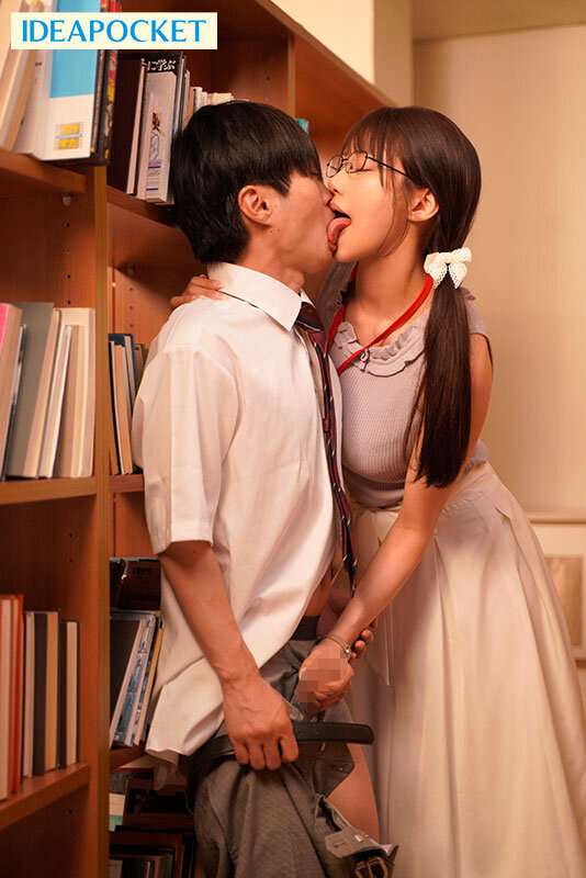 毎朝電車の端の席で読書をしている清楚美人お姉さんがM男を痴女って弄ぶ特殊性癖の持ち主だったなんて… 愛才りあ Image-4