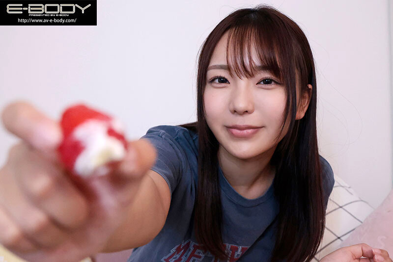 ヤリ部屋で雑にモミ犯●れてアへ笑顔でピースしてるなんてどうかしてるぜ 大好きな巨乳彼女が大学サークルの男達にノリノリで寝取られて… 莉々はるか Image-1